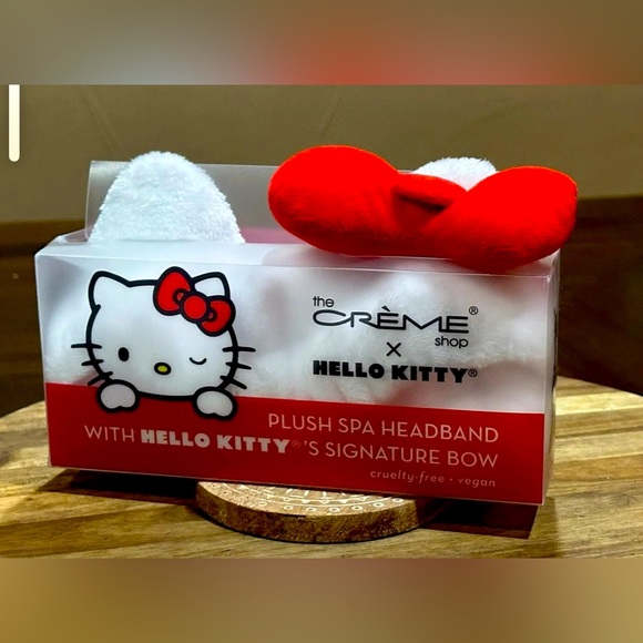THE CREME SHOP - HELLO KITTY PLUSH SPA HEADBAND WITH SIGNATURE RED BOW - Picture 3 of 8